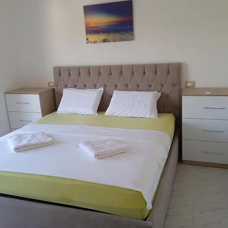 Durres, Plazh 13, Albania * Dıraç