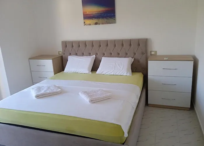 Durres, Plazh 13, Albania * Dıraç